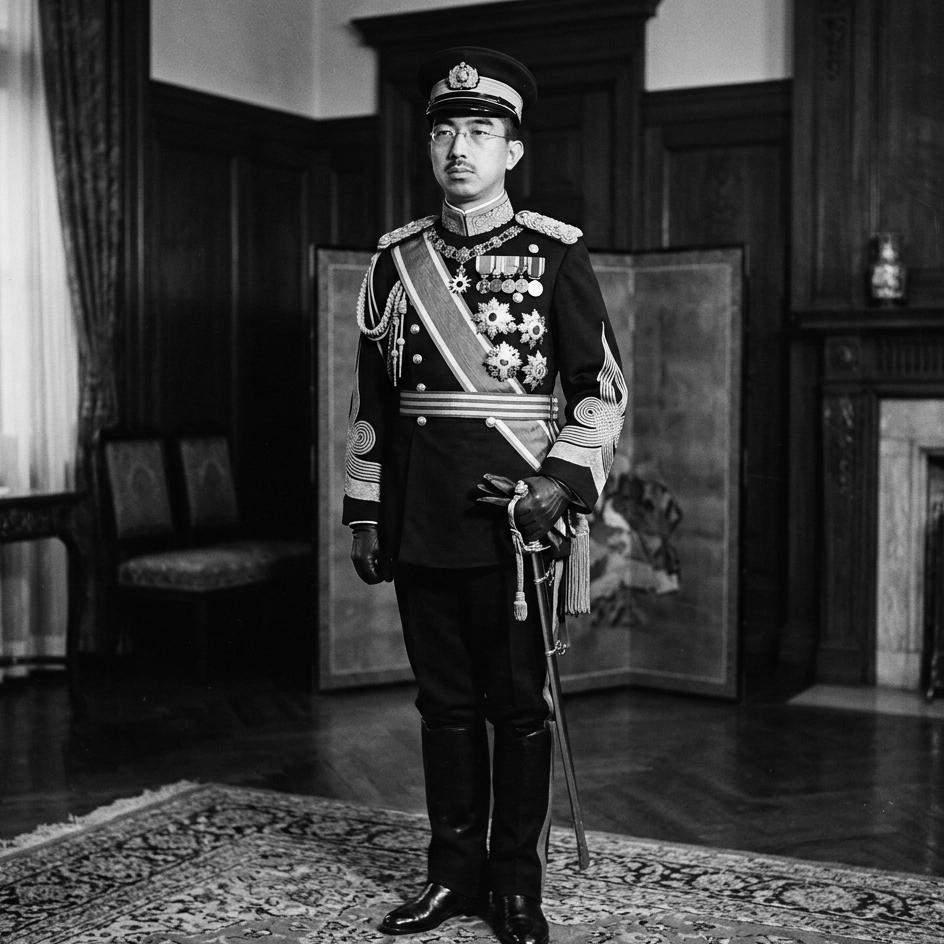 Car Hirohito: Carska vlast, uloga u militarizaciji Japana i kapitulacija